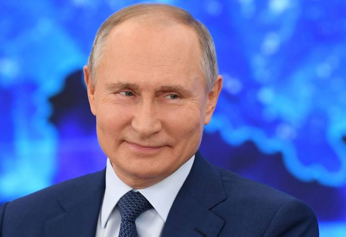 रूसी राष्ट्रपति Vladimir Putin के कार्यालय में दर्जनों लोग कोरोना पॉजिटिव   