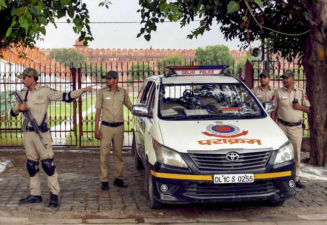देश की राजधानी में Terrorist Attack का खतरा, Delhi Police हाई अलर्ट पर
