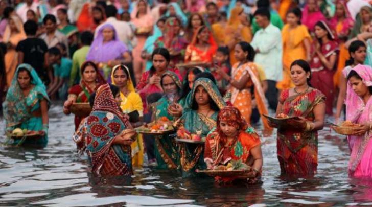 Chhath Puja 2021 : दिल्ली में सार्वजनिक स्थलों पर मना सकेंगे छठ पूजा, DDMA की बैठक में फैसला