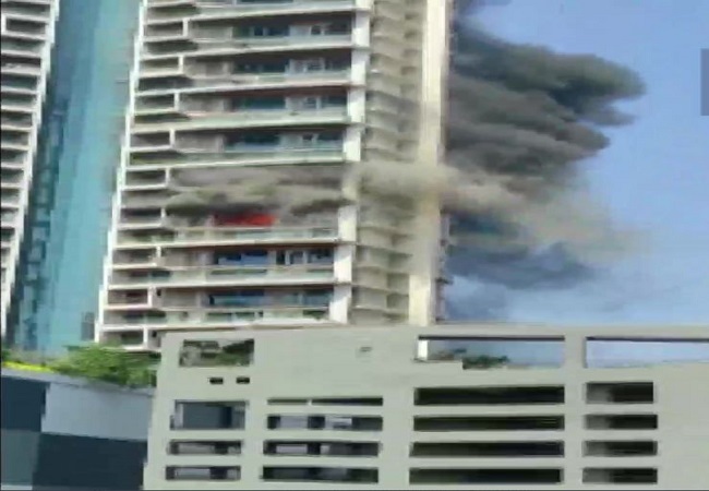 Mumbai : अविघ्ना पार्क अपार्टमेंट में लगी आग, 19वीं मंजिल की बालकनी से नीचे गिरा शख्स, हो गई मौत 