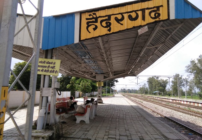 हैदरगढ़ रेलवे स्टेशन : रेलवे कालोनी निमार्ण में घोटाला, उत्तर रेलवे लखनऊ मंडल के अधिकारी बने मूकदर्शक