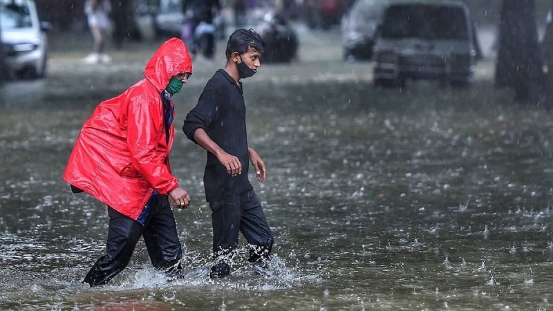 यूपी व उत्तराखंड में कई जिलों में भारी बारिश का Red Alert, स्कूल बंद, केरल में परीक्षा स्थगित