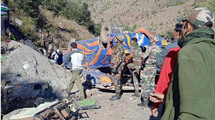 Jammu-Kashmir : डोडा में मिनी बस खाई में गिरी, आठ लोगों की मौत, पीएम मोदी ने जताया शोक