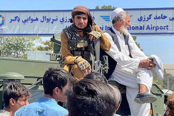 Afghanistan : तालिबान का नया फरमान, कोर्ट के हुक्म के बिना सरेआम लोगों को मारकर न लटकाएं