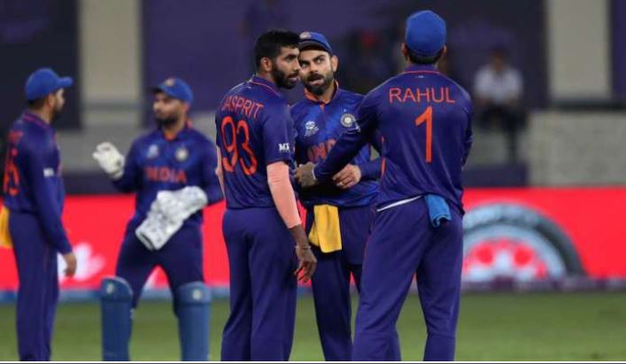 T20 World Cup 2021: धमाकेदार जीत के बाद कोहली एंड कंपनी ने किया ऐसा काम, हर तरफ हो रही प्रशंसा