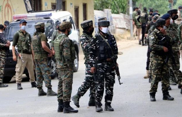 Jammu and Kashmir: बडगाम में सुरक्षाबलों और अतांकियों के बीच मुठभेड़, तीन आतंकी मारे गए