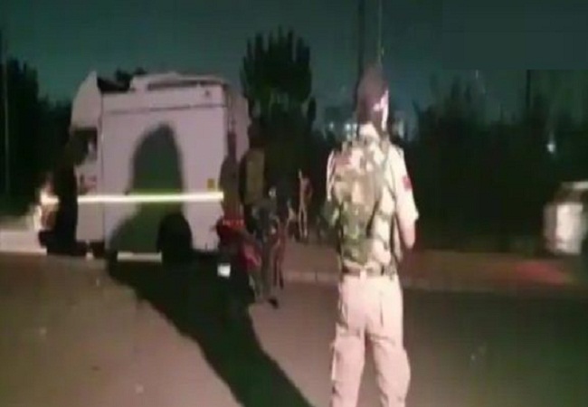 Jammu and Kashmir: कश्मीरी पंडित को आतंकियों ने बनाया निशाना, गोली मारकर की हत्या