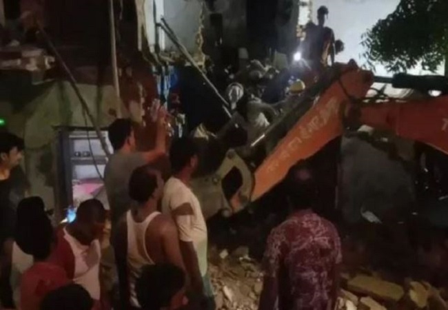 Jaunpur News: कच्चा मकान गिरने से मलबे की चपेट में आए पांच लोगों की मौत, छह लोग घायल