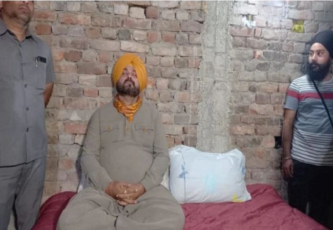 Lakhimpur Kheri violence: आशीष की गिरफ्तारी को लेकर मौन अनश्वन पर बैठे नवजोत सिंह सिद्धू