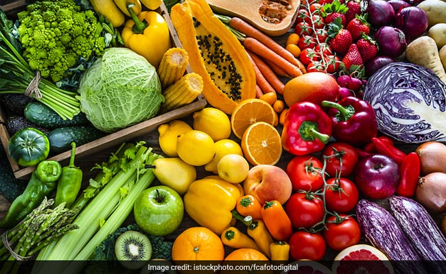 विश्व शाकाहारी दिवस 2021: पौधे आधारित आहार के 5 लाभ जो आपको अपनी थाली से मांसाहारी रखेंगे