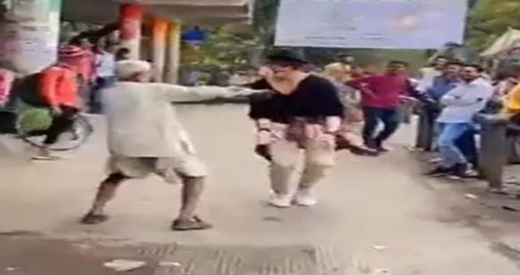 VIRAL DANCE VIDEO: दादाजी का हिप हॉप देख लोग रह गए हक्के-बक्के, फिर हुआ कुछ ऐसा