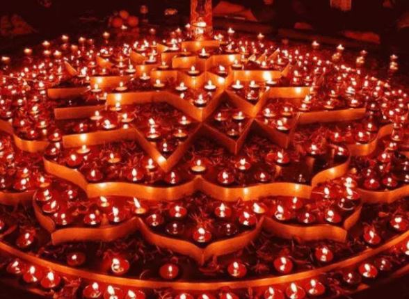 Dev Diwali 2021: करना है मनोरथ पूर्ण तो इस दिन जलाएं देवताओं के सामने दीपक, दीपदान का विशेष महत्व हैं