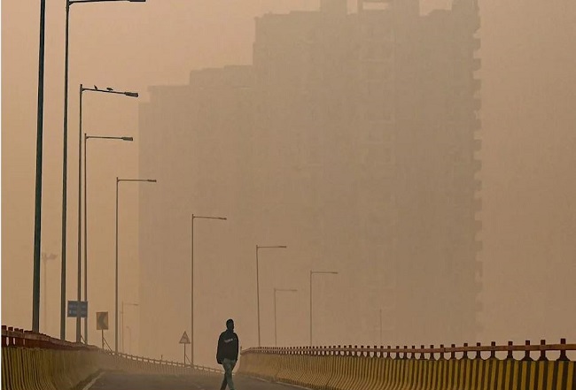 Air Pollution in Delhi NCR: केजरीवाल का बड़ा फैसला, स्कूल 1 हफ़्ते के लिए बंद तो सरकारी दफ्तरों में Work from Home