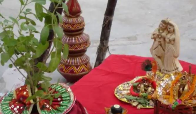 Tulsi Vivah 2021: तुलसी विवाह की तैयारियों में इन वस्तुओं न जाएं भूल, अभी से इकट्ठा कर लें सारी सामग्री
