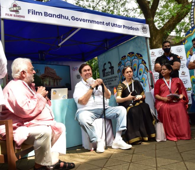 UP के फिल्म बन्धु स्टॉल का मशहूर फिल्म निर्देशक रणधीर कपूर ने किया उद्घाटन, राहुल रावेल भी रहे मौजूद