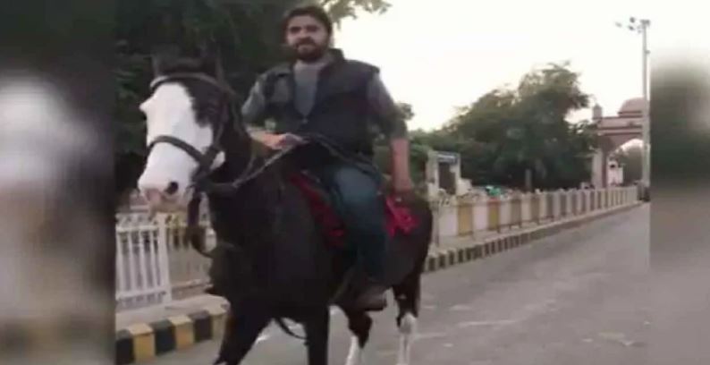 आजम खान की भैंस के बाद अब कांग्रेसी नेता की घोड़ी खोजेगी पुलिस, जानिए पूरा मामला