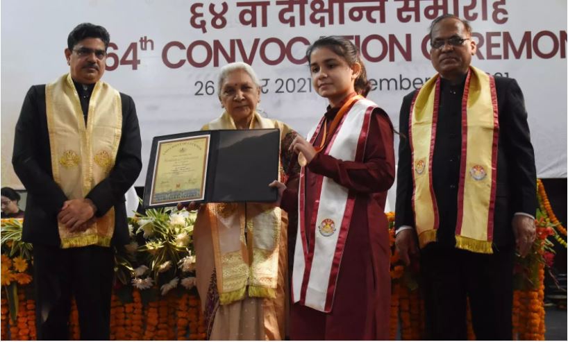Lucknow University 64th Convocation: आनंदी बेन पटेल ने दिया मेधावियों को मंत्र, नैतिक रूप से काम करेंगे तो हम फिर से बन जाएंगे ‘विश्वगुरु’