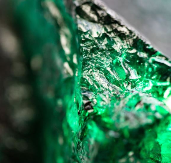 Zambian emerald stone : खदान में मिला डेढ़ किलो का अनमोल पन्ना, दुर्लभ कीमती रत्न का मिलना मिलना बड़ी खोज