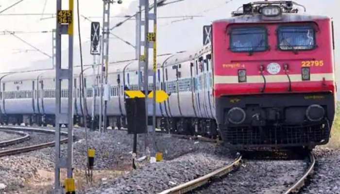 यात्री ध्यान दें चक्रवात जवाद के कारण भारतीय रेलवे द्वारा रद्द की गई 95 ट्रेनें: पूरी सूची यहां देखें
