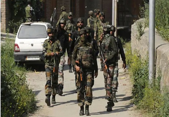 Anantnag Encounter : सुरक्षाबलों ने 2 पाकिस्तानी समेत जैश के 4 आतंकी को किया ढेर, एक जवान शहीद और दो घायल