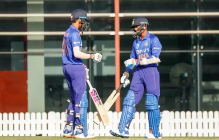 एशिया कप में भारत ने चिर प्रतद्विंद्वी पाकिस्तान के सामने रखा 238 रन का लक्ष्य