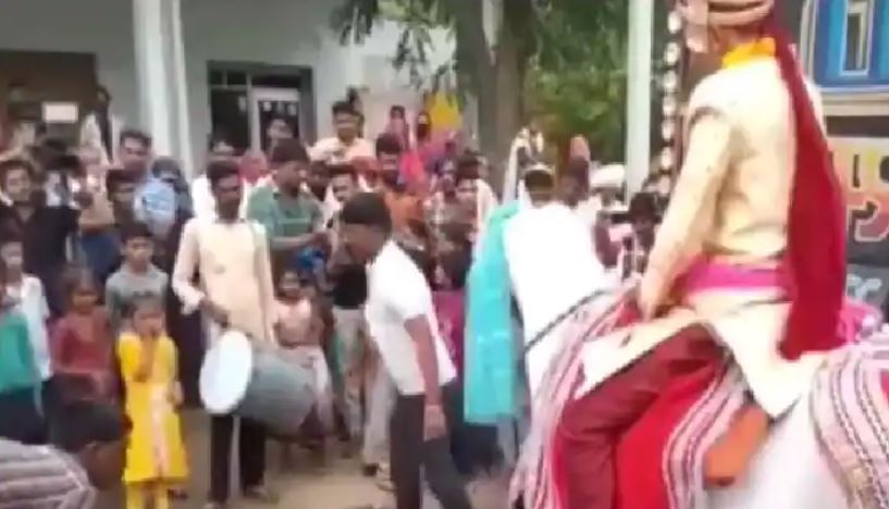 शादी के लिए मंडप में भी नहीं पहुंचा था दुल्हा, अपने साथ ले भागी घोड़ी Viral Video….