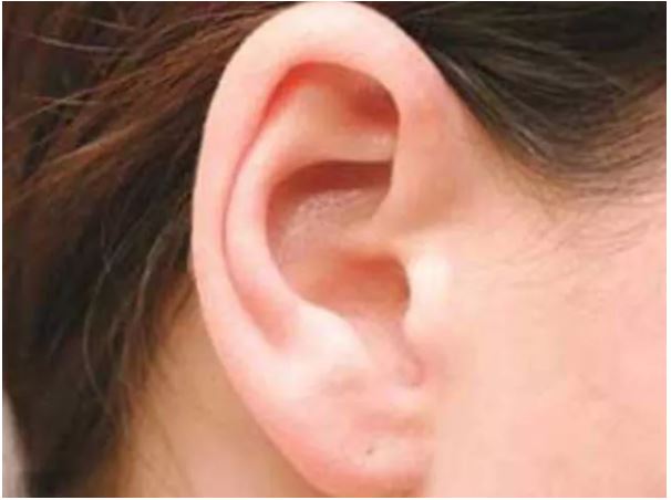 Shakun Shastra: दाहिना कान फड़कने का संकेत है कोई उच्च पद प्राप्त होगा, जानिए अंग फड़कने के शकुन-अपशकुन
