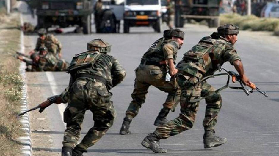 Terrorist attack in Srinagar : सुरक्षाकर्मियों की बस पर फायरिंग से 8 जवान घायल, 4 की हालत गंभीर