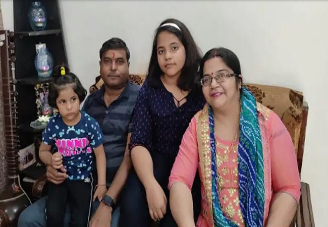 Agra News: पति-पत्नी ने बच्ची के साथ की आत्महत्या, दूसरे बेटी की हालत गंभीर