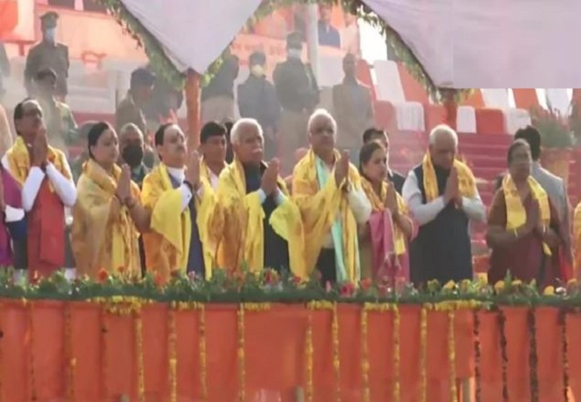 अयोध्या पहुंचे भाजपा शासित राज्यों के सभी मुख्यमंत्री, रामलला और हनुमान गढ़ी के किए दर्शन
