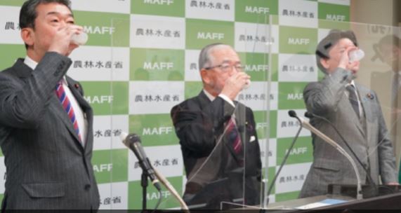 Japan : जापान के PM फुमियो किशिदा ने एक ग्लास एक्स्ट्रा दूध पीने की लोगों से की अपील