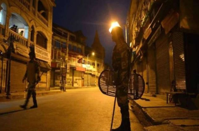 Maharashtra night curfew: अब महाराष्ट्र में रात 9 से सुबह 6 बजे तक रहेगा कर्फ्यू, उद्धव सरकार ने जारी की नई गाइडलाइन