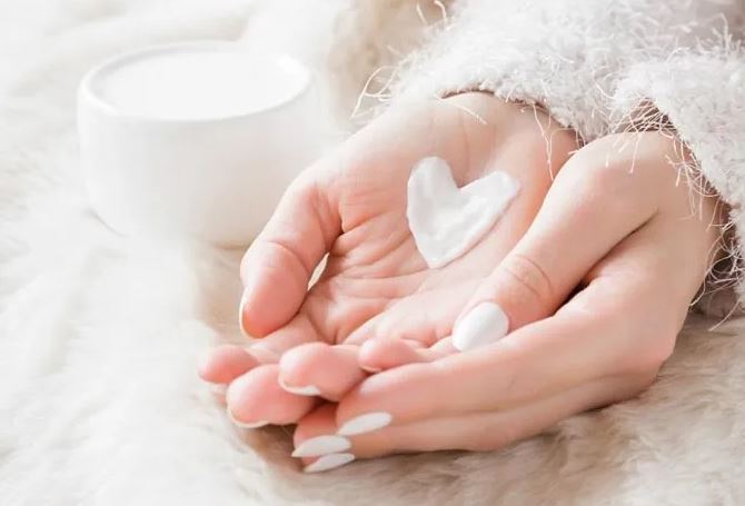 Winter Skin Care Tips : सर्दियों में खुद से करें त्वचा की देखभाल, झुर्रियाँ धब्बों का ये है प्राकृतिक इलाज