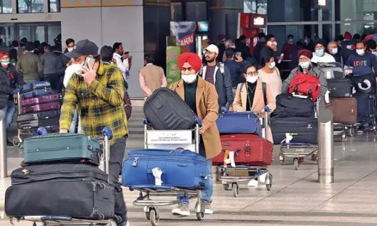 Domestic air travelers : घरेलू हवाई यात्री अब केबिन में सिर्फ एक बैग लेकर कर सकेंगे यात्रा