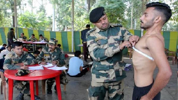 BSF Constable Recruitment 2022: बीएसएफ़ ने कांस्टेबल के पदों पर 2 हजार से ज्यादा भर्ती, ऐसे करें अप्लाई