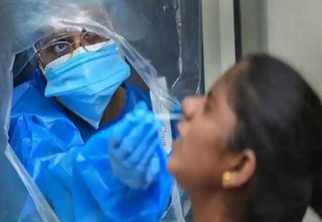 Mumbai corona virus update: महाराष्ट्र में बिगड़ने लगे कोरोना से हालात, 24 घंटे में आए 20971 केस, 6 की मौत