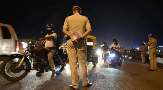 Delhi Weekend Curfew Updates: दिल्ली में खत्म हुआ वीकेंड कर्फ्यू, क्या अब खुलेंगे स्कूल, जानिए?