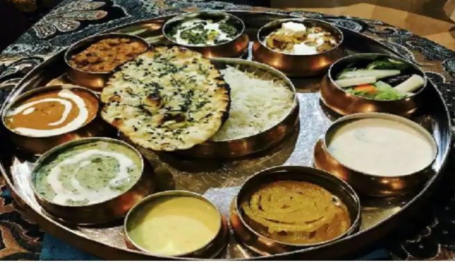 Vastu Shastra Tips : थाली के बाएं तरफ हमेशा चबाकर ग्रहण करने वाले खाद्य पदार्थ ही रखें , कभी दरिद्रता नहीं आती है
