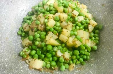 Hare Matar Ki Ghugharee : सर्दियों में खाएं हरी मटर की घुघरी, लजीज और पोषक तत्वों से भरपूर है ये देशी व्यंजन
