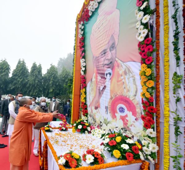 कल्याण सिंह की जयंती पर CM योगी ने दी श्रद्धांजलि, बोले-बाबू जी को उनके दृढ़ निर्णयों के लिए सदैव स्मरण किया जाएगा