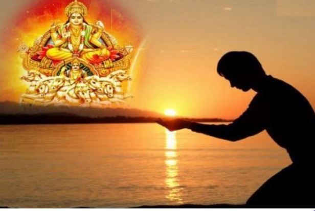Makar Sankranti 2022: मकर संक्रांति के दिन करें इन मंत्रों से सूर्य देव की पूजा, इस अन्न का करें दान