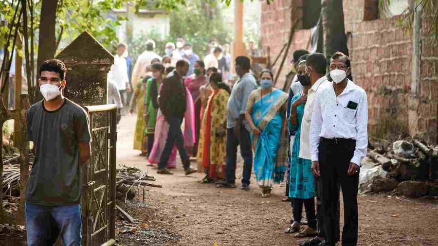 Goa Election 2022 : गोवा में शाम 5 बजे तक 75 फीसदी वोटिंग, 301 उम्मीदवारों का भाग्य EVM में कैद
