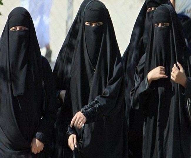 Karnataka High Court का हिजाब विवाद पर बड़ा फैसला, इस्लाम में हिजाब पहनना अनिवार्य नहीं