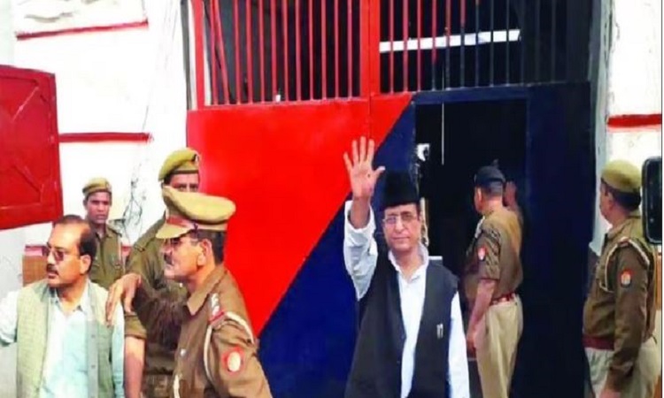 UP Election 2022: जेल में बंद आजम खान पर सपा ने क्यों लगाई दांव, जानिए कैसे हो रहा है उनका प्रचार?
