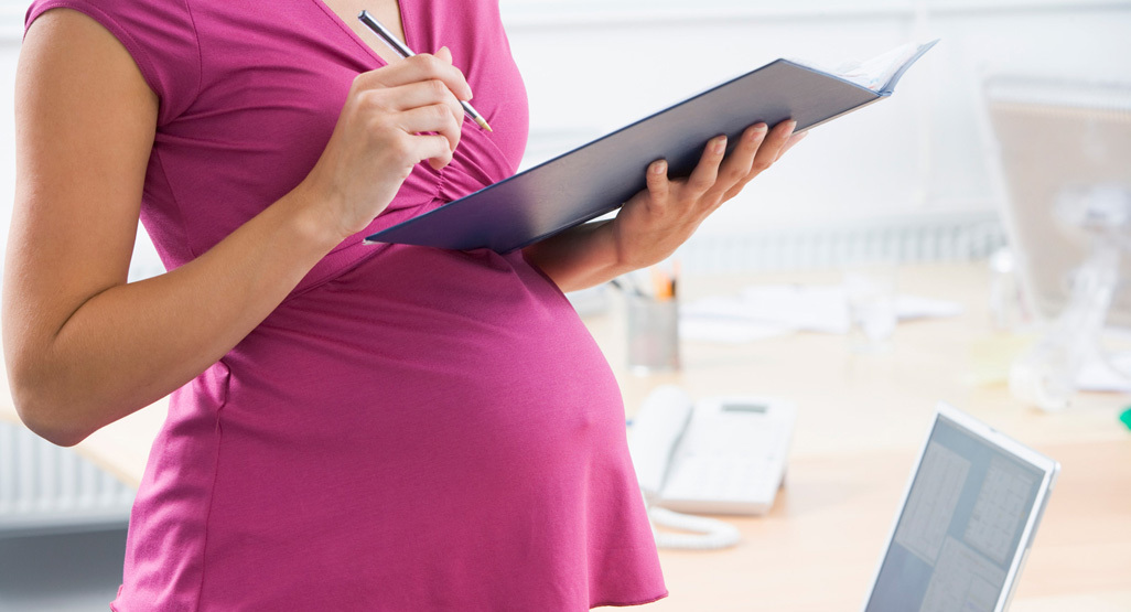 गर्भावस्था के दौरान काम करना: आपकी सुरक्षा और आराम के लिए ध्यान रखने योग्य 6 युक्तियाँ