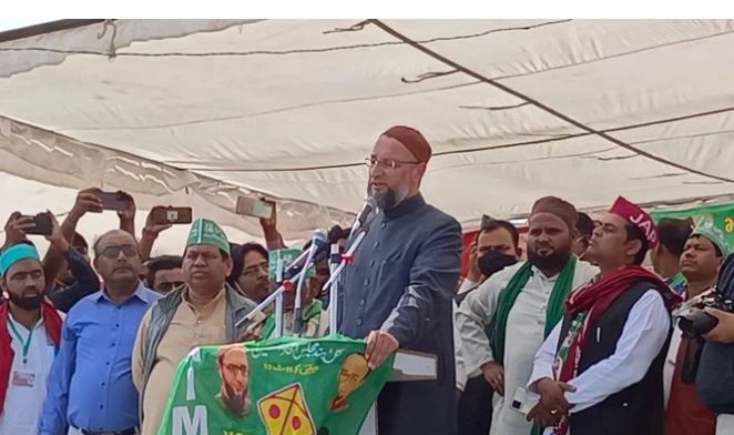 UP Election 2022: असदुद्दीन ओवैसी ने अखिलेश यादव पर साधा निशाना, कहा हिजाब के मामले में अखिलेश हो जाते है गूंगे