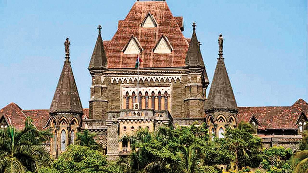 Bombay high court ने  जेल अधीक्षक को सात दिन की कारावास की सजा सुनाई 
