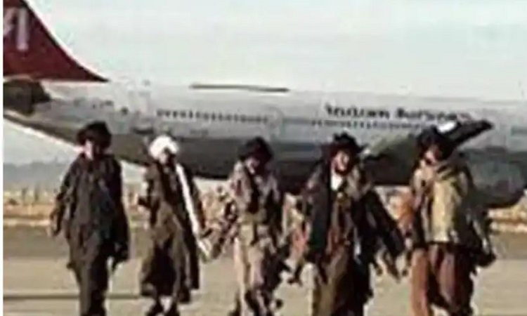 Kandahar plane hijack: कंधार विमान हाईजैक में शामिल आतंकी मारा गया, बाइक सवार बदमाशों ने उतारा मौत के घाट