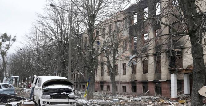Russia-Ukraine War : कीव रेलवे स्टेशन पर रूस का मिसाइल से हमला, इरविन शहर में कई इमारतें खंडहर में तब्दील