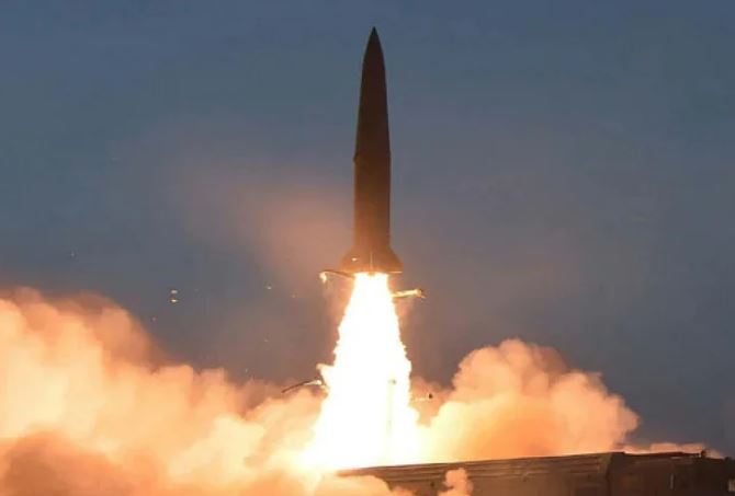 North Korea Ballistic Missile : उत्तर कोरिया ने दागी बैलिस्टिक मिसाइल, पड़ोसी देशों में मची खलबली